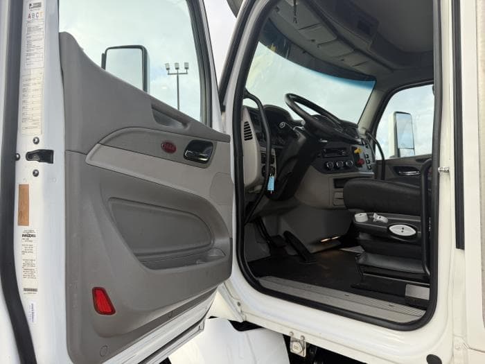 2019 Peterbilt 579 — photo 25