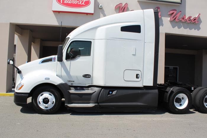 2022 Kenworth T680 — photo 4