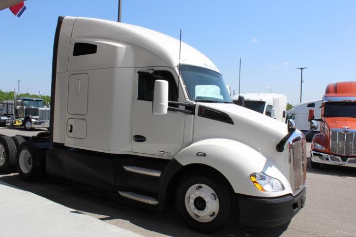 2022 Kenworth T680 — photo 9