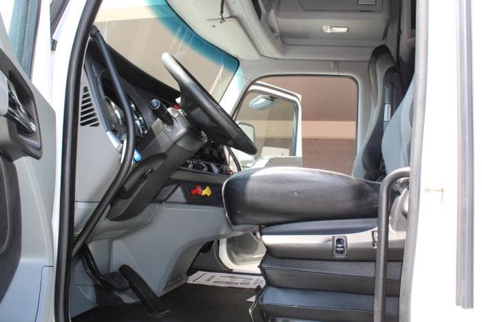 2022 Kenworth T680 — photo 10