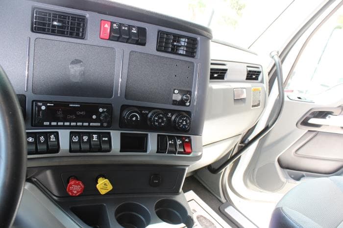 2022 Kenworth T680 — photo 13