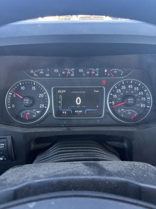 2018 International LT — photo 3