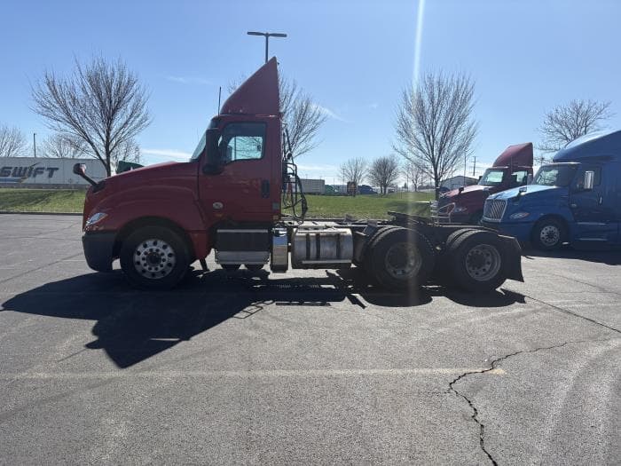 2018 International LT — photo 6