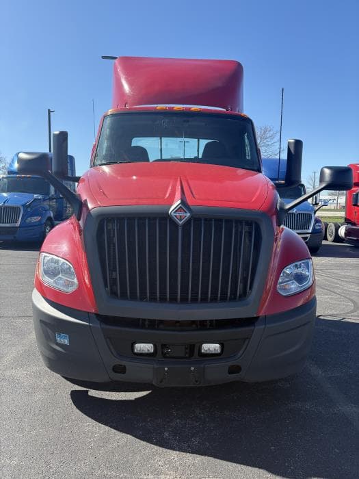 2018 International LT — photo 7
