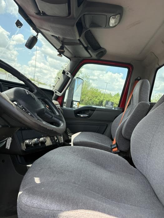 2018 International LT — photo 11