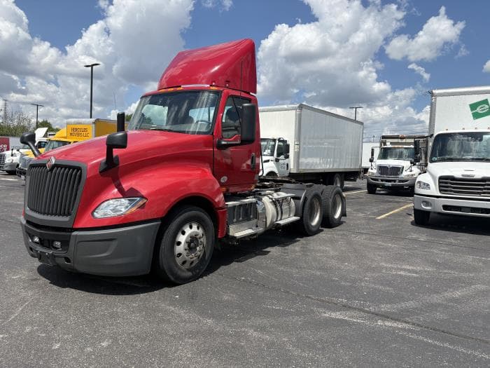 2018 International LT — photo 12