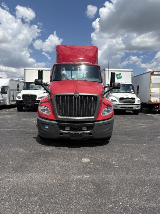2018 International LT — photo 13