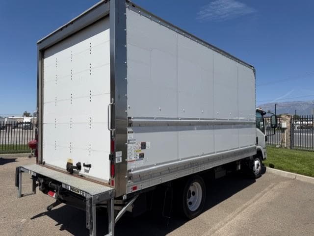 2020 Isuzu NPR — photo 4