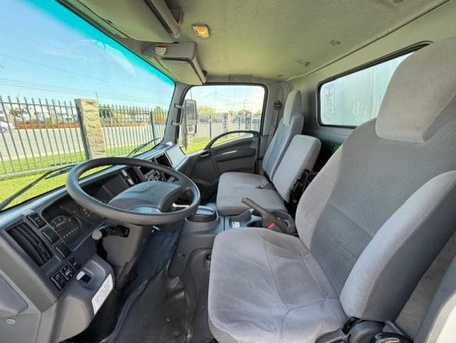 2020 Isuzu NPR — photo 9