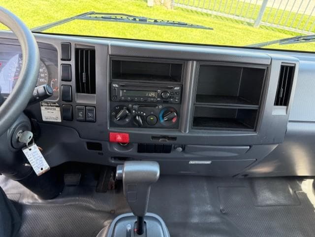 2020 Isuzu NPR — photo 10