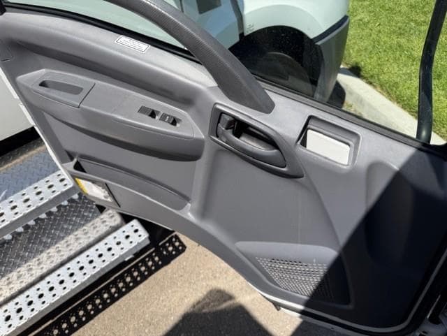 2020 Isuzu NPR — photo 12