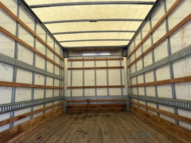 2020 Isuzu NPR — photo 13