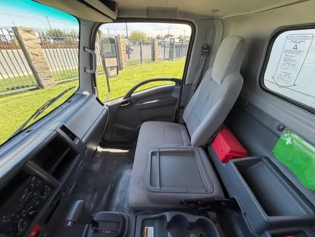 2020 Isuzu NPR — photo 8