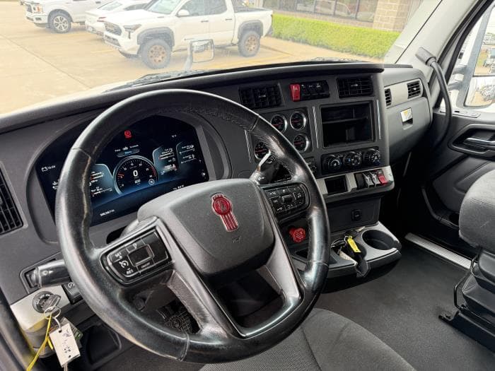 2022 Kenworth T680 — photo 12