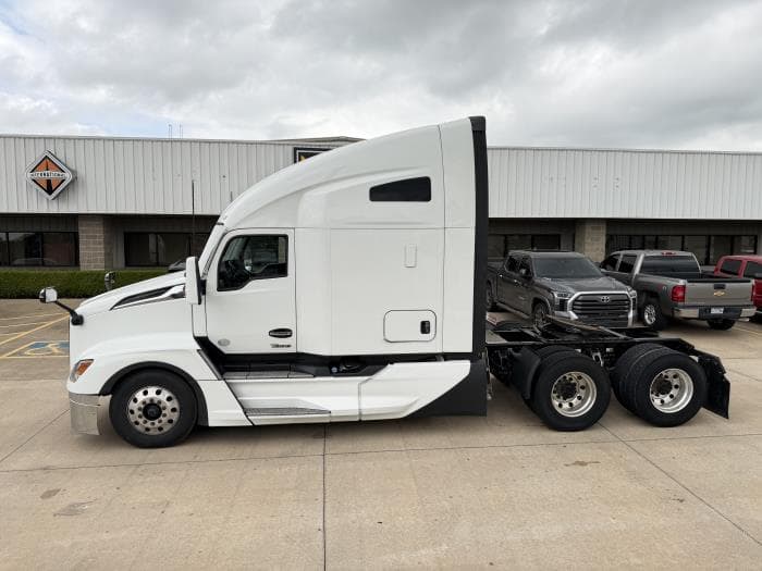 2022 Kenworth T680 — photo 6