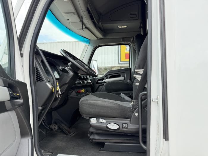 2022 Kenworth T680 — photo 11