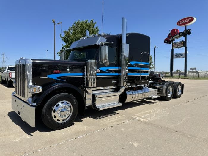 2025 Peterbilt 589 — photo 2