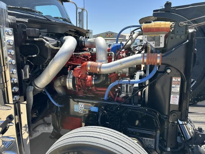 2025 Peterbilt 589 — photo 17