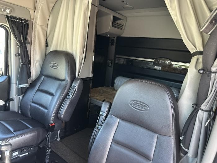 2025 Peterbilt 589 — photo 12