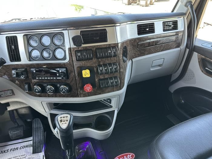 2025 Peterbilt 589 — photo 10