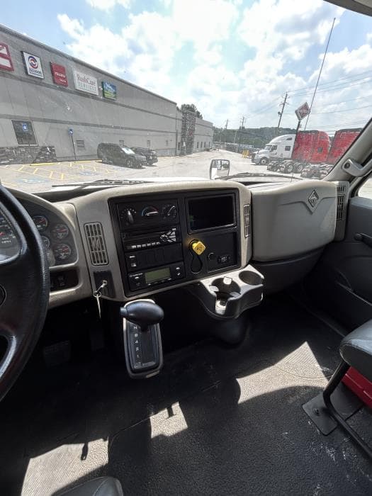 2019 International 4300 — photo 7