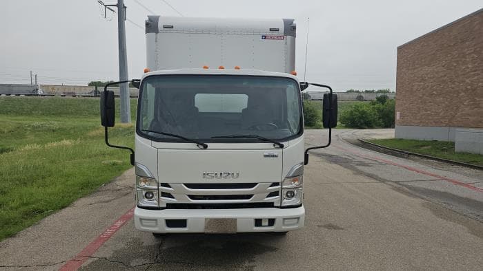 2023 Isuzu NPR — photo 2
