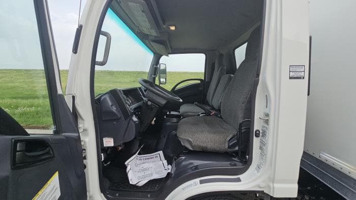 2023 Isuzu NPR — photo 13