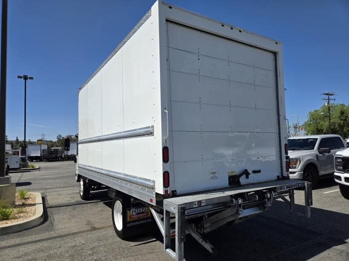 2020 Isuzu NPR — photo 11