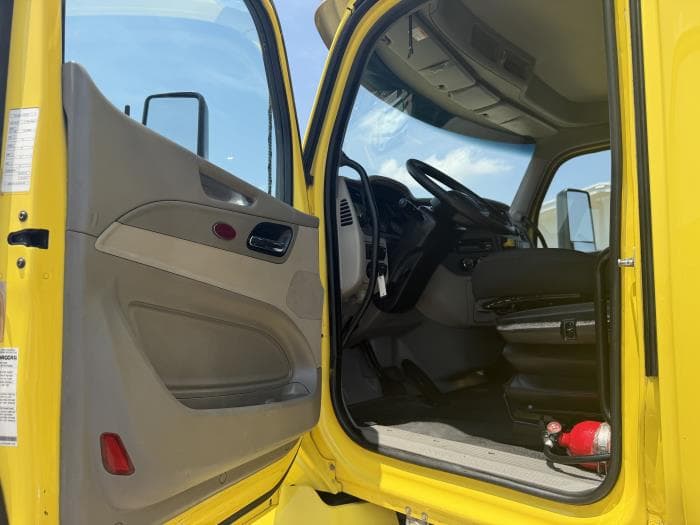 2021 Peterbilt 579 — photo 25