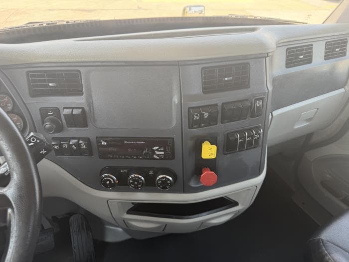 2021 Peterbilt 579 — photo 30