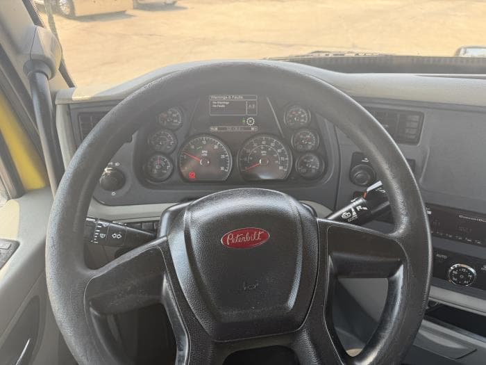 2021 Peterbilt 579 — photo 31