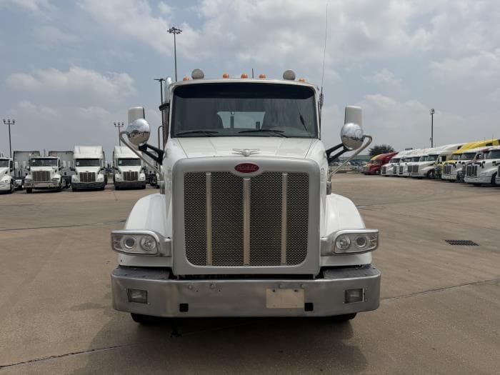 2021 Peterbilt 567 — photo 9