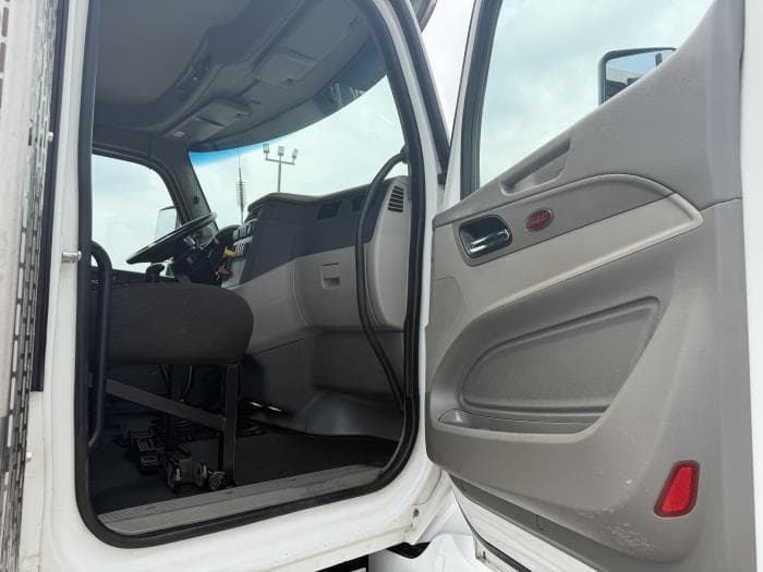 2021 Peterbilt 567 — photo 23