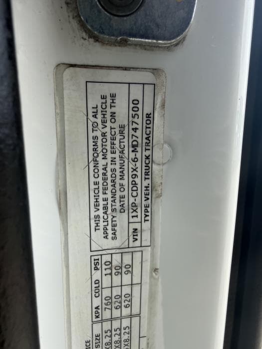 2021 Peterbilt 567 — photo 28