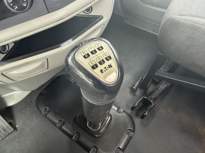 2021 Peterbilt 567 — photo 31