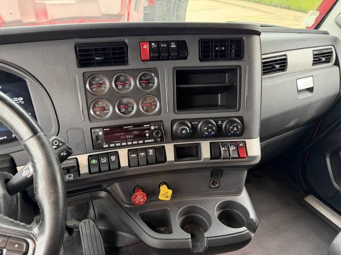 2022 Kenworth T680 — photo 10