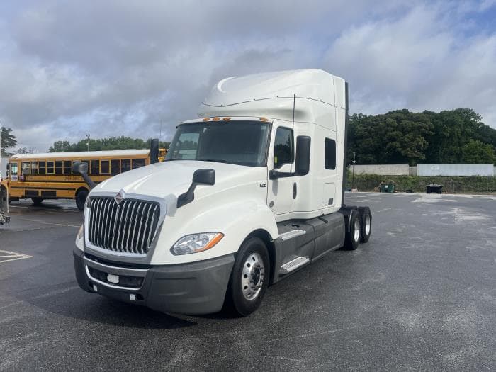 2019 International LT — photo 2