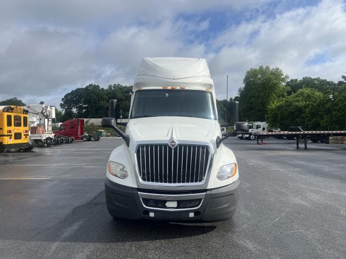 2019 International LT — photo 3