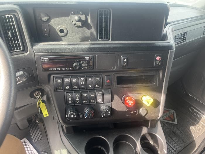 2019 International LT — photo 17