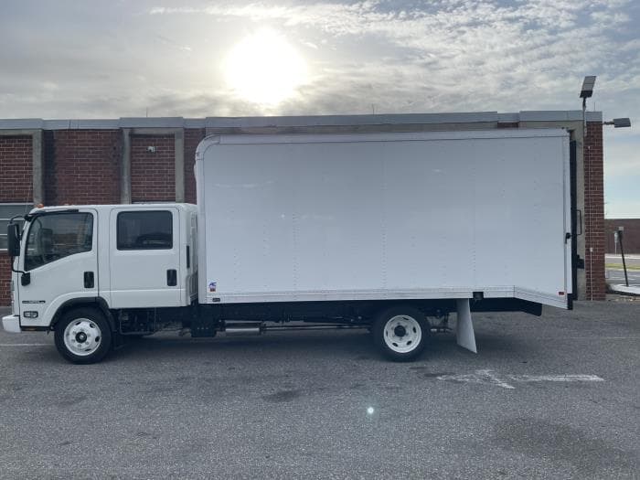 2027 Isuzu NPR — photo 3