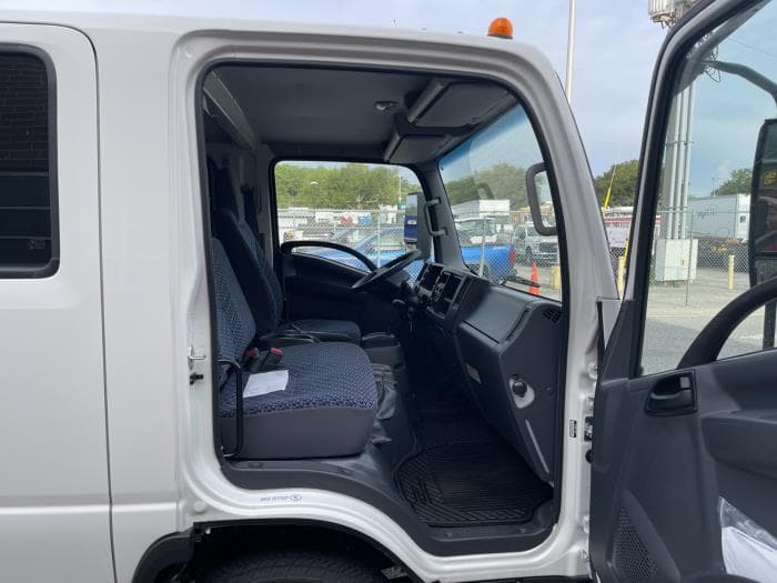 2027 Isuzu NPR — photo 10