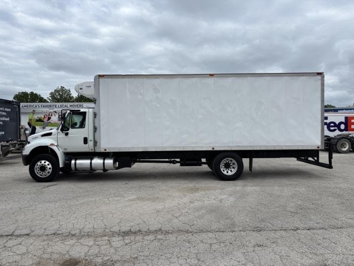 2017 International 4300 — photo 3