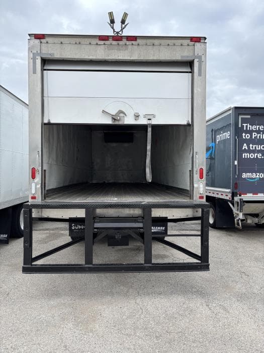 2017 International 4300 — photo 5