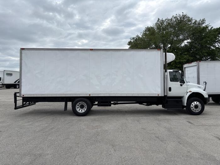 2017 International 4300 — photo 6