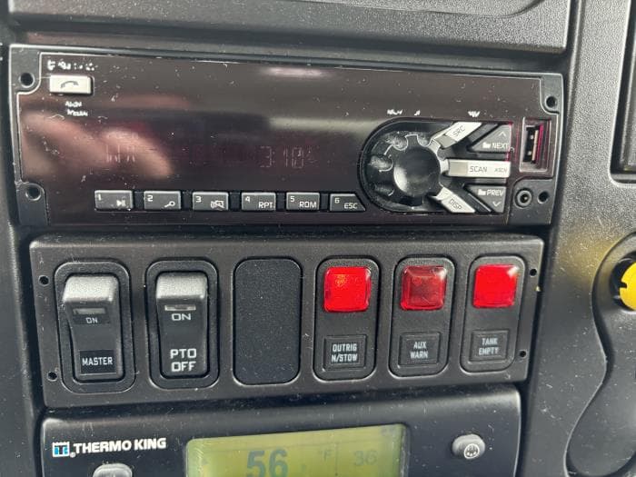 2017 International 4300 — photo 12