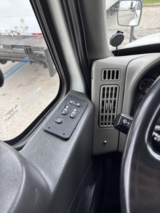 2017 International 4300 — photo 15