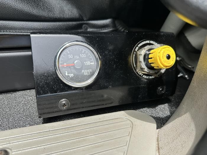 2021 Peterbilt 567 — photo 13