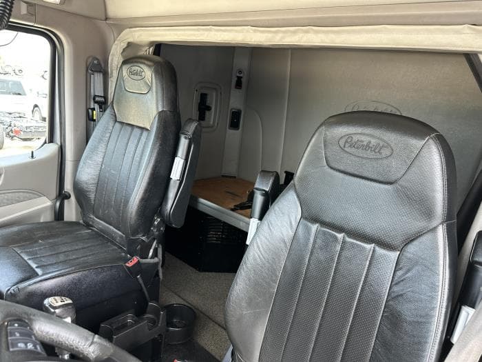 2021 Peterbilt 567 — photo 11