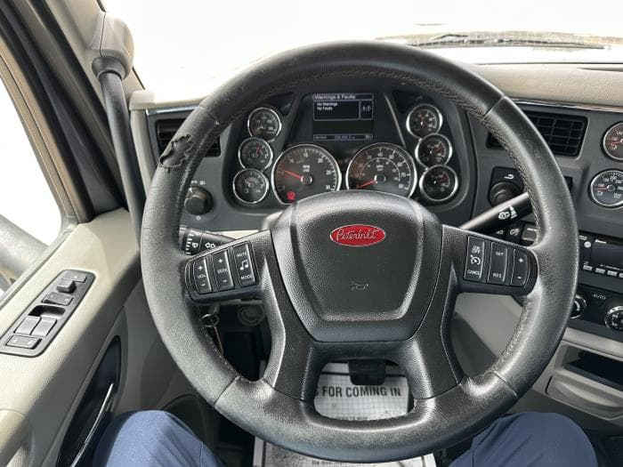 2021 Peterbilt 567 — photo 9