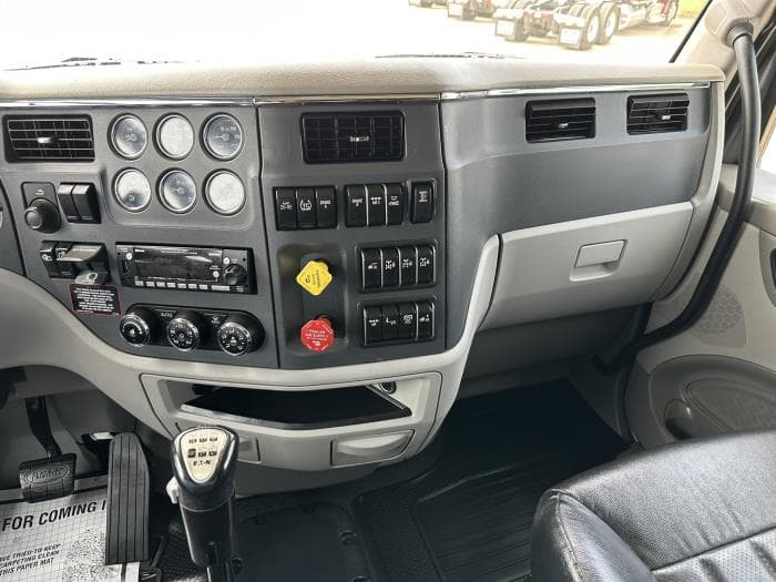 2021 Peterbilt 567 — photo 10